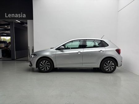 2025-Volkswagen-Polo-10-TSI-Life-Auto-DSG_3