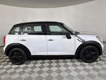 2011-MINI-Countryman-Cooper_16