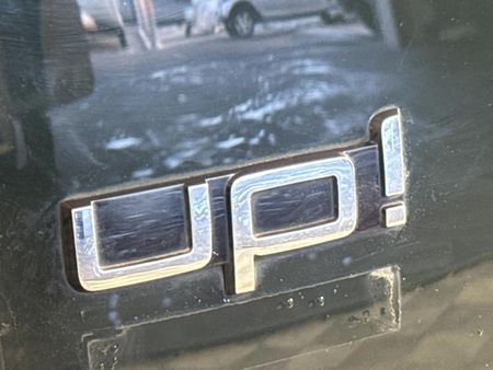 2017-Volkswagen-Up-Take-Up-10-5-dr_11