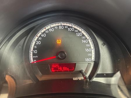 2017-Volkswagen-Up-Take-Up-10-5-dr_2