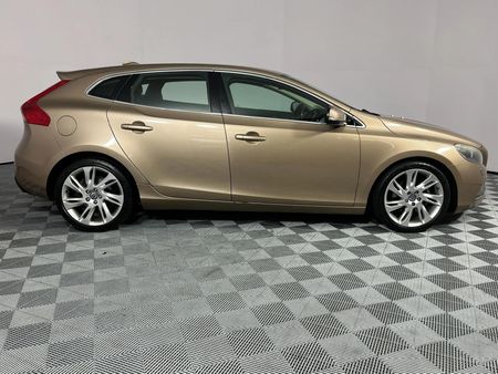 2014-Volvo-V40-T4-Excel-Auto_15