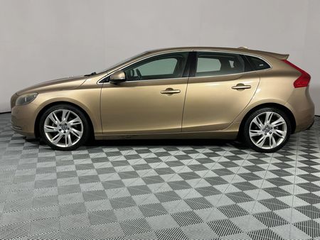 2014-Volvo-V40-T4-Excel-Auto_17