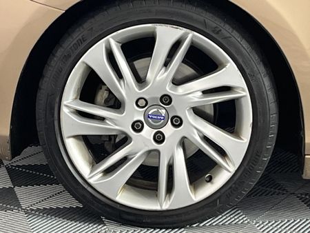 2014-Volvo-V40-T4-Excel-Auto_4