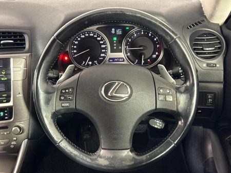 2010-Lexus-IS-250-Auto_11