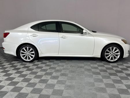2010-Lexus-IS-250-Auto_15
