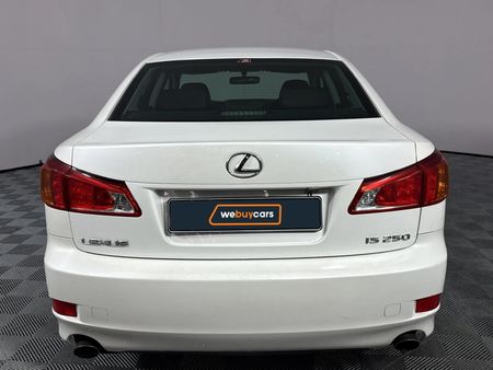 2010-Lexus-IS-250-Auto_16