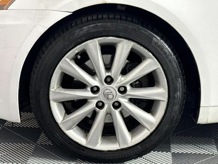 2010-Lexus-IS-250-Auto_3
