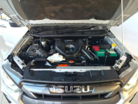 2023-Isuzu-D-Max-30-DDI-V-Cross-HR-Auto-Double-Cab_9