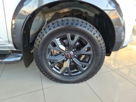 2023-Isuzu-D-Max-30-DDI-V-Cross-HR-Auto-Double-Cab_10