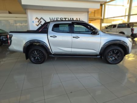 2023-Isuzu-D-Max-30-DDI-V-Cross-HR-Auto-Double-Cab_11