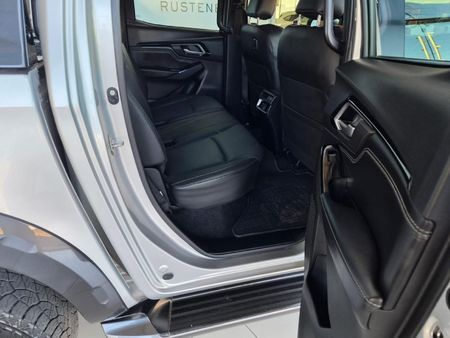 2023-Isuzu-D-Max-30-DDI-V-Cross-HR-Auto-Double-Cab_19