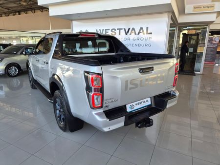2023-Isuzu-D-Max-30-DDI-V-Cross-HR-Auto-Double-Cab_4