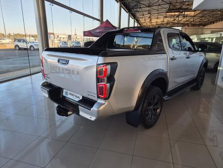 2023-Isuzu-D-Max-30-DDI-V-Cross-HR-Auto-Double-Cab_6