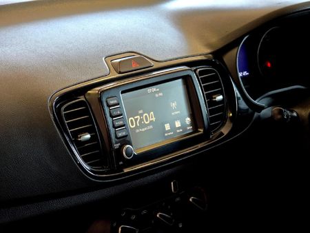 2024-Kia-Pegas-14-EX-Auto_15