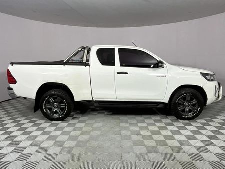 2020-Toyota-Hilux-24-GD-6-Raised-Body-SRX-Extended-Cab_10