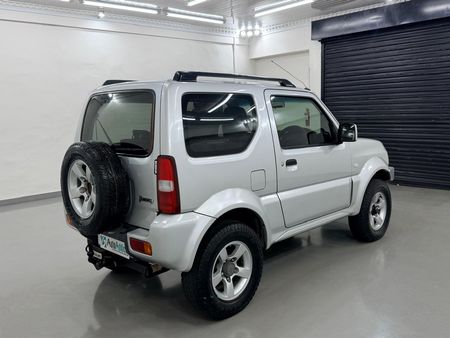 2014-Suzuki-Jimny-13_5