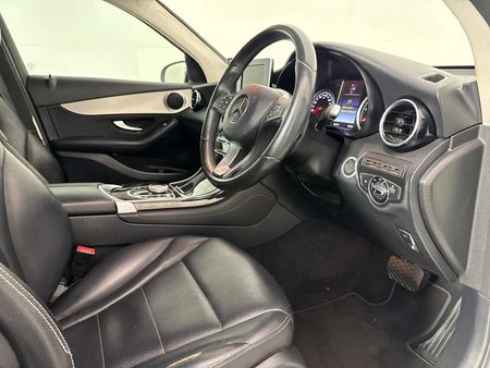 2016-Mercedes-Benz-GLC-220d_9