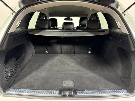 2016-Mercedes-Benz-GLC-220d_13