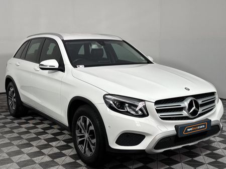2016-Mercedes-Benz-GLC-220d_15