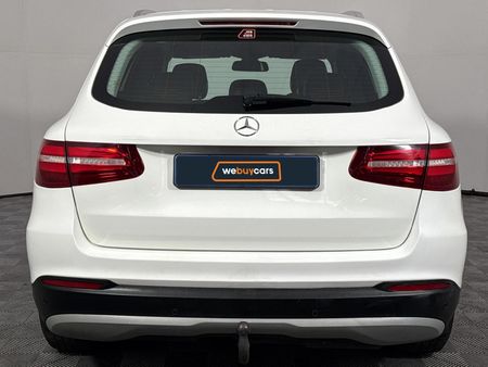 2016-Mercedes-Benz-GLC-220d_17