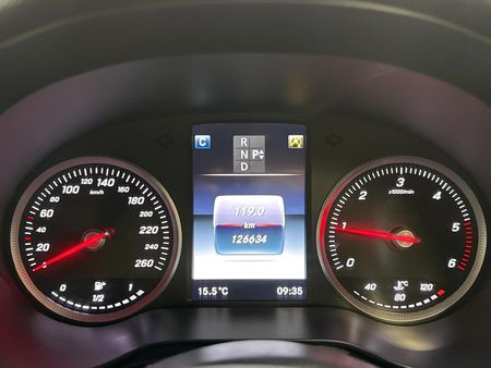 2016-Mercedes-Benz-GLC-220d_2
