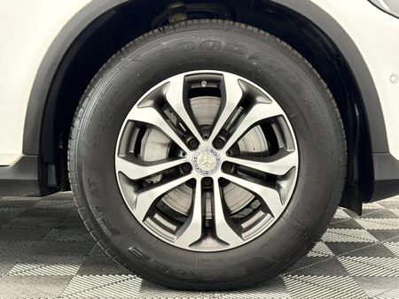2016-Mercedes-Benz-GLC-220d_4