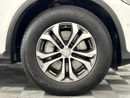 2016-Mercedes-Benz-GLC-220d_5