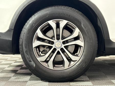 2016-Mercedes-Benz-GLC-220d_6