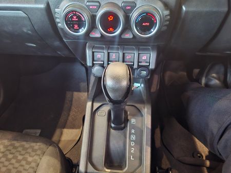 2022-Suzuki-Jimny-15-GLX-Auto_11