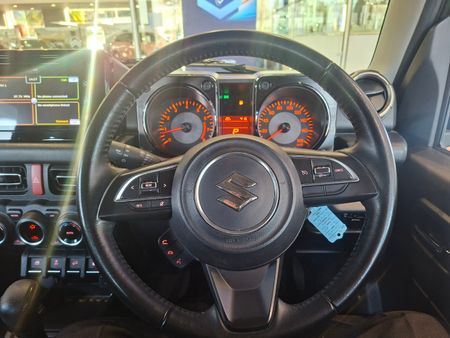 2022-Suzuki-Jimny-15-GLX-Auto_12