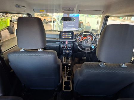2022-Suzuki-Jimny-15-GLX-Auto_15
