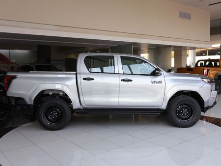 2026-Toyota-Hilux-28-GD-6-RB-SRX-4x4-Auto-Double-Cab_9