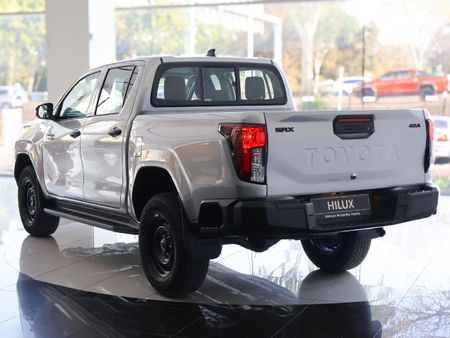 2026-Toyota-Hilux-28-GD-6-RB-SRX-4x4-Auto-Double-Cab_10