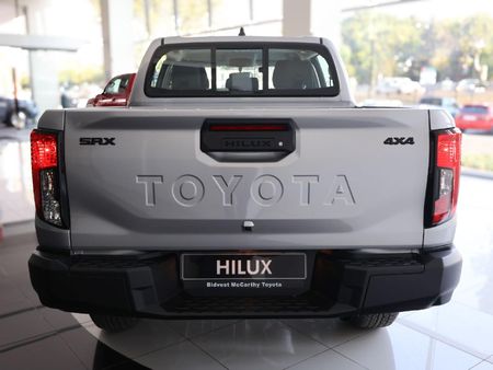 2026-Toyota-Hilux-28-GD-6-RB-SRX-4x4-Auto-Double-Cab_11