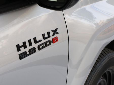 2026-Toyota-Hilux-28-GD-6-RB-SRX-4x4-Auto-Double-Cab_12