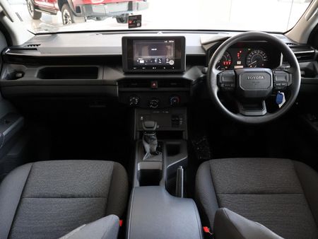 2026-Toyota-Hilux-28-GD-6-RB-SRX-4x4-Auto-Double-Cab_17