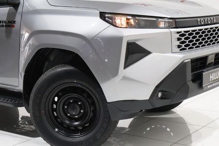 2026-Toyota-Hilux-28-GD-6-RB-SRX-4x4-Auto-Double-Cab_2