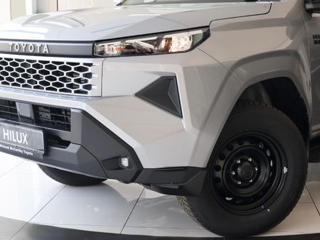 2026-Toyota-Hilux-28-GD-6-RB-SRX-4x4-Auto-Double-Cab_5