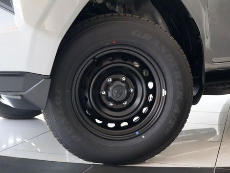 2026-Toyota-Hilux-28-GD-6-RB-SRX-4x4-Auto-Double-Cab_6