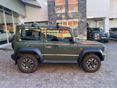 2022-Suzuki-Jimny-15-GL_2