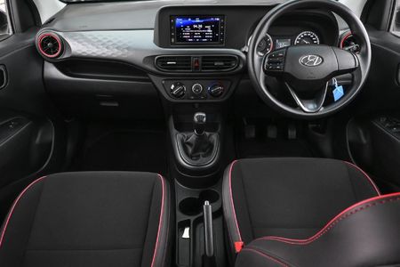 2023-Hyundai-Grand-i10-10-Motion_11