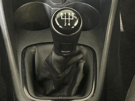2026-Volkswagen-Polo-Vivo-14-Life_10