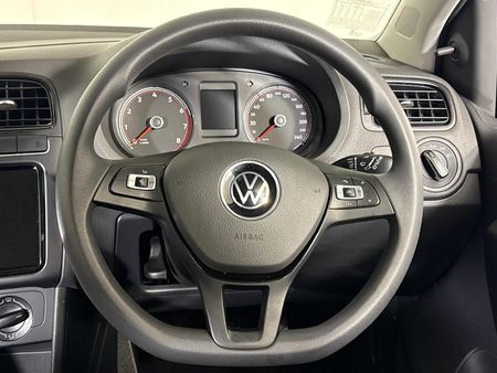 2026-Volkswagen-Polo-Vivo-14-Life_11