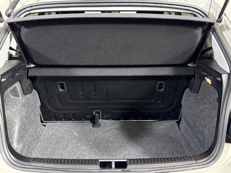 2026-Volkswagen-Polo-Vivo-14-Life_13