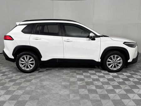 2022-Toyota-Corolla-Cross-18-XS_15