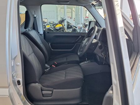 2015-Suzuki-Jimny-13-Auto_17