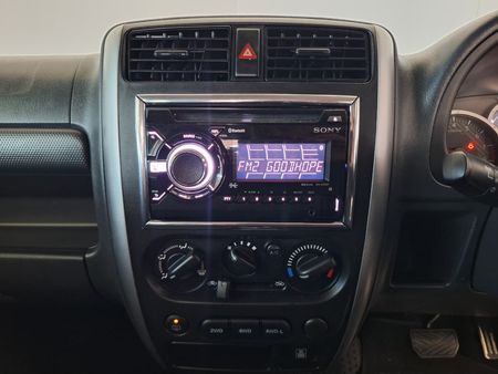 2015-Suzuki-Jimny-13-Auto_23