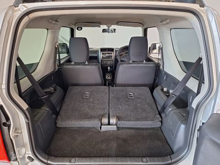 2015-Suzuki-Jimny-13-Auto_8