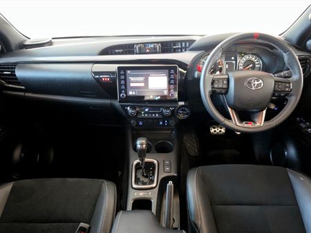2025-Toyota-Hilux-28GD-6-GR-Sport-Double-Cab-4x4_5