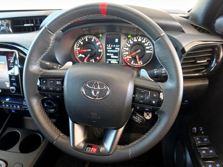 2025-Toyota-Hilux-28GD-6-GR-Sport-Double-Cab-4x4_7